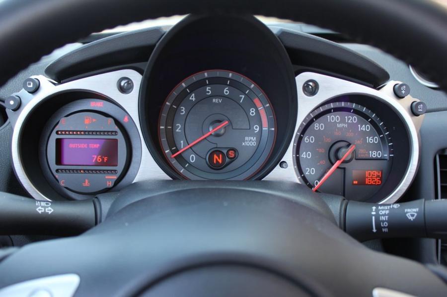  Nissan 370Z Roadster 2013 года  (фото 15 из 20)